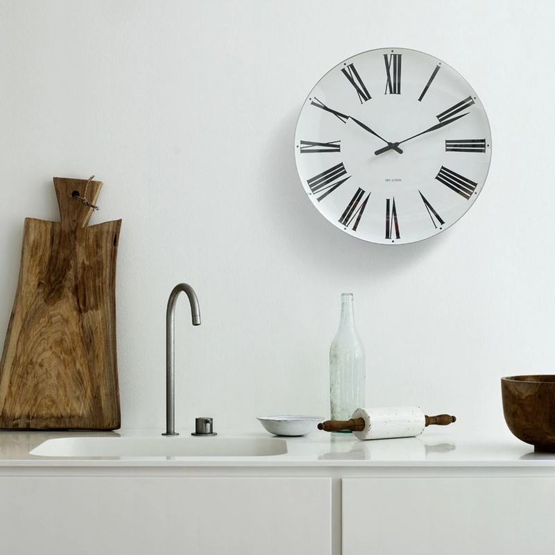 arne jacobsen | roman wall clock 48cm - LC