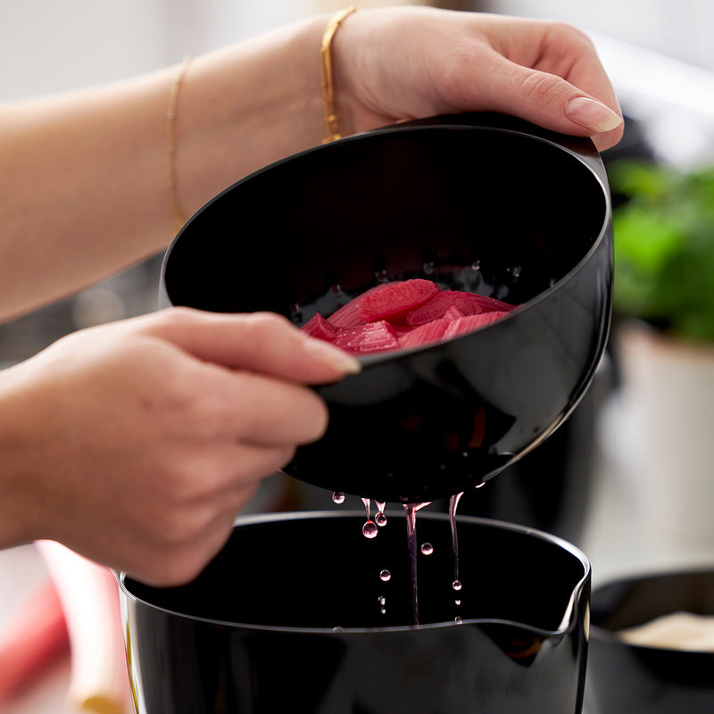 rosti | margrethe colander | black 1.5 litre