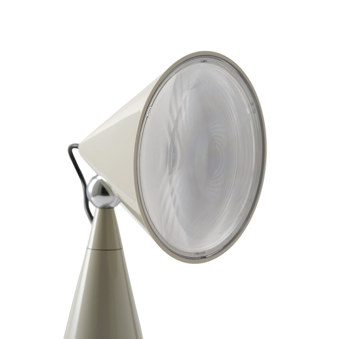 tom dixon | pose portable lamp | putty