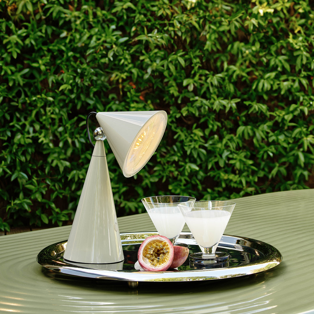 tom dixon | pose portable lamp | putty