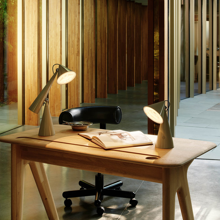 tom dixon | pose portable lamp | putty