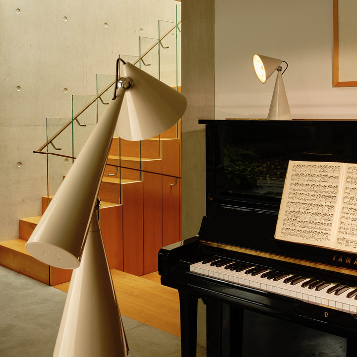 tom dixon | pose portable lamp | putty