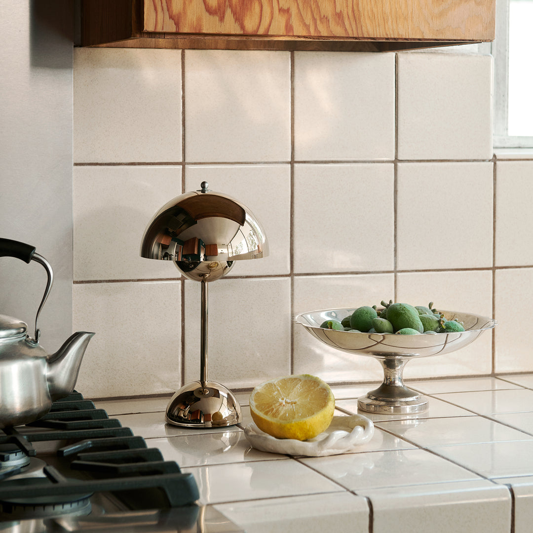 &tradition | flowerpot VP9 portable lamp | brass