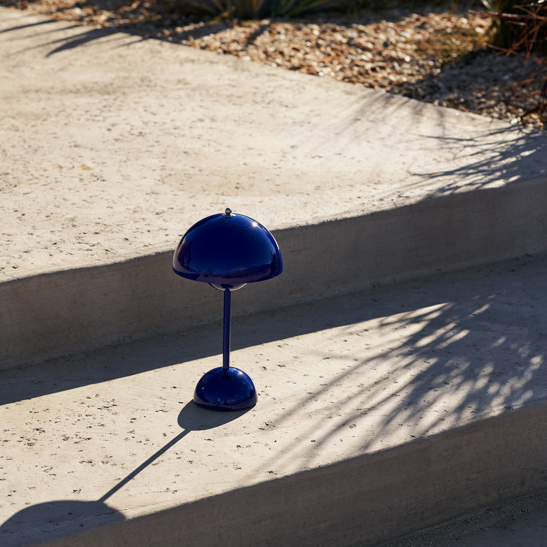 &tradition | flowerpot VP9 portable lamp | cobalt blue