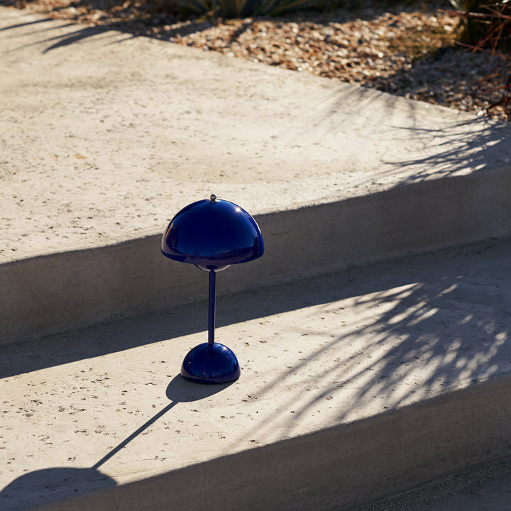 &tradition | flowerpot VP9 portable lamp | cobalt blue