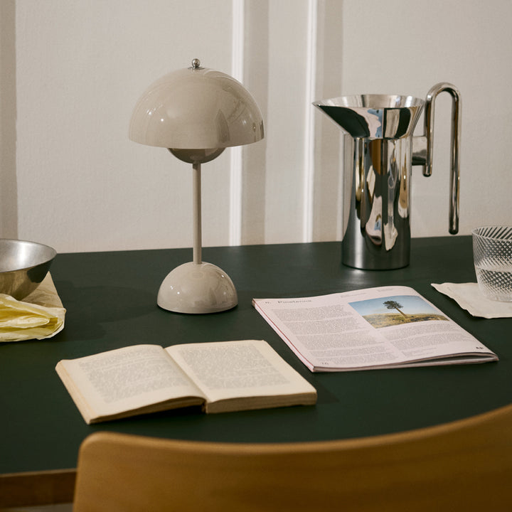 &tradition | flowerpot VP9 portable lamp | grey beige