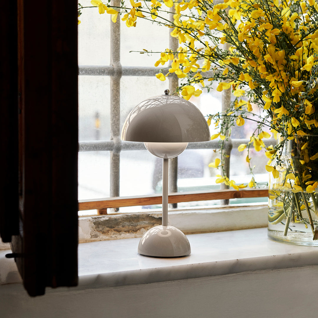 &tradition | flowerpot VP9 portable lamp | grey beige