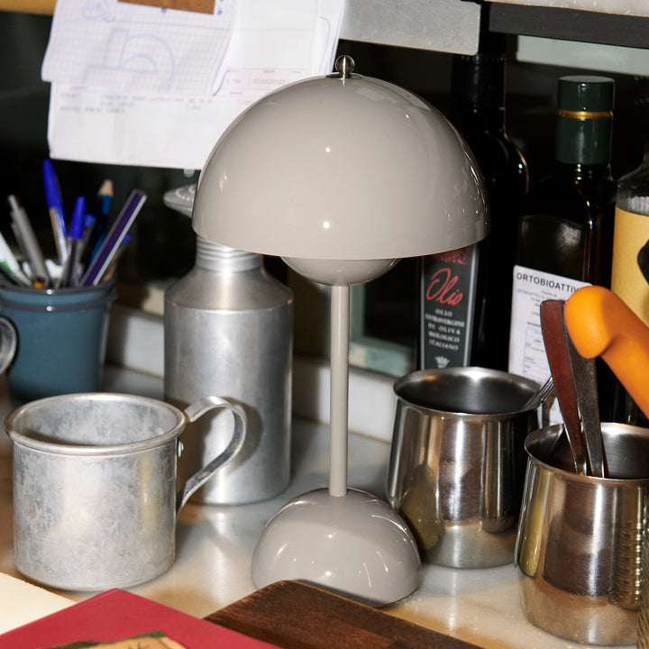&tradition | flowerpot VP9 portable lamp | grey beige