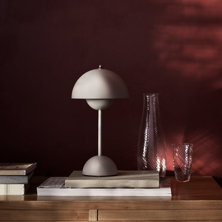 &tradition | flowerpot VP9 portable lamp | matte light grey
