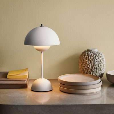 &tradition | flowerpot VP9 portable lamp | matte white