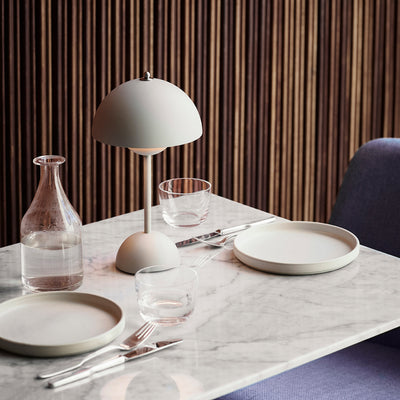 &tradition | flowerpot VP9 portable lamp | matte white