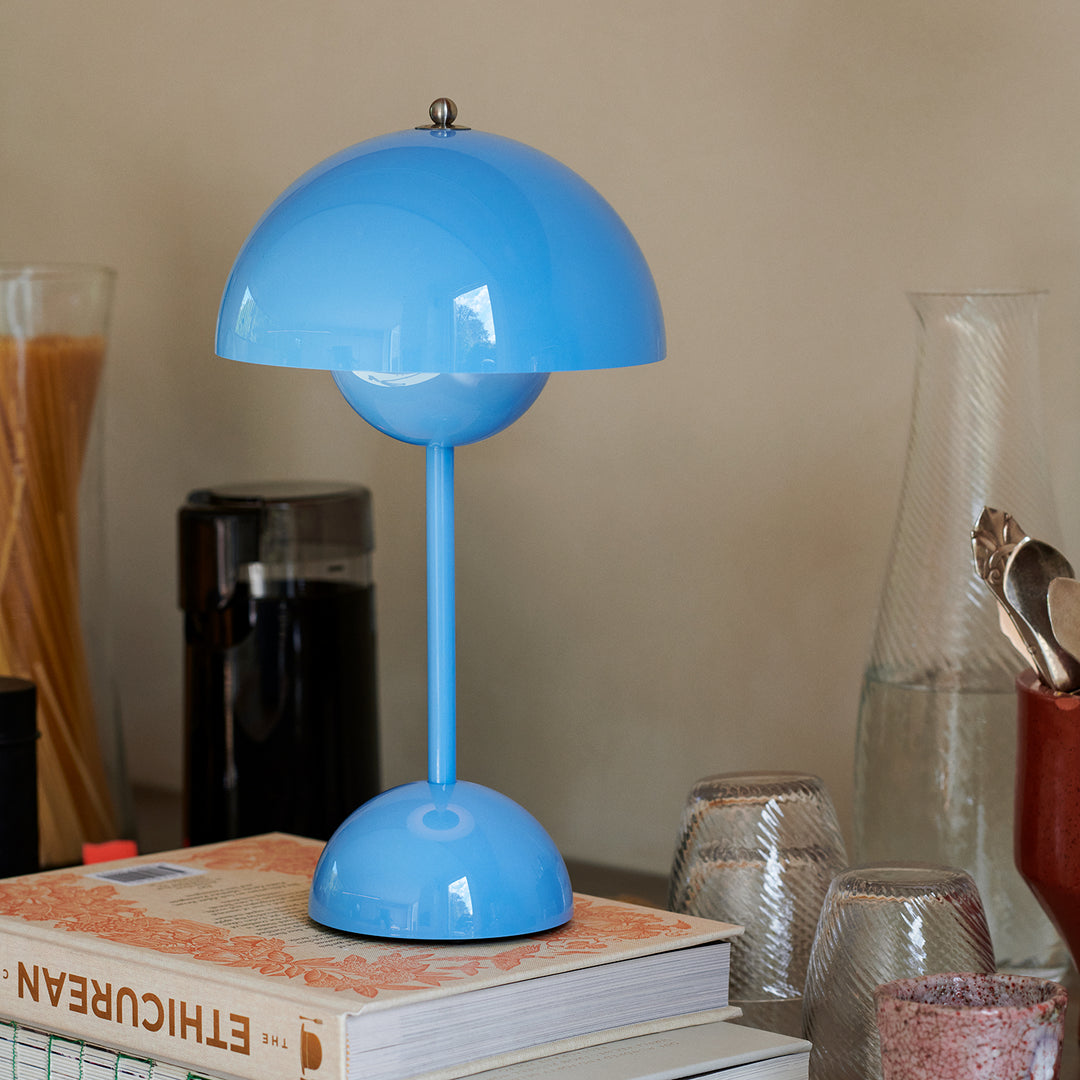 &tradition | flowerpot VP9 portable lamp | swim blue