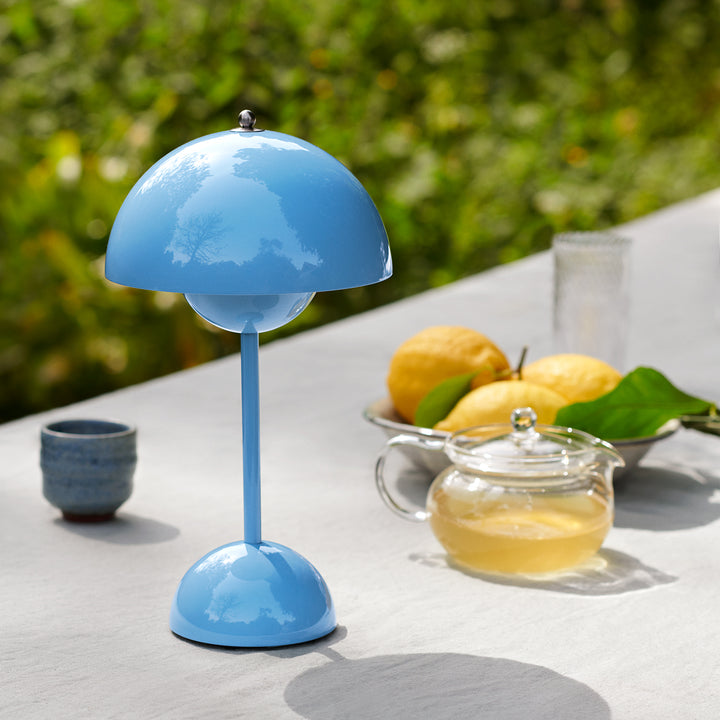 &tradition | flowerpot VP9 portable lamp | swim blue