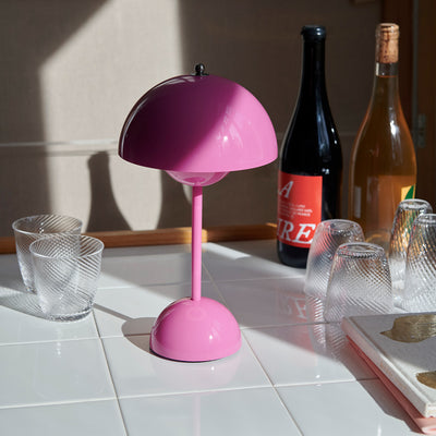 &tradition | flowerpot VP9 portable lamp | tangy pink