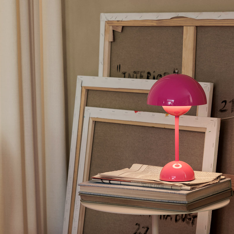 &tradition | flowerpot VP9 portable lamp | tangy pink