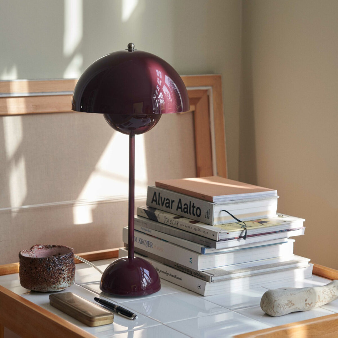 &tradition | flowerpot VP3 table lamp | dark plum