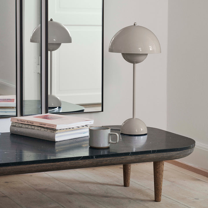 &tradition | flowerpot VP3 table lamp | grey beige