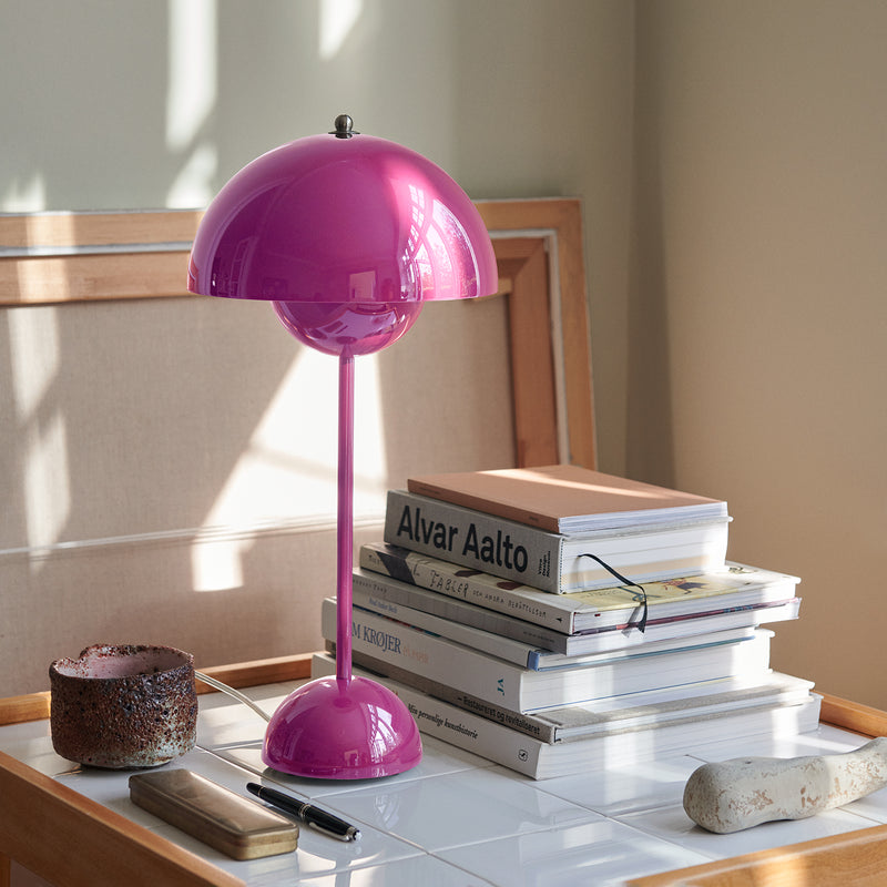 &tradition | flowerpot VP3 table lamp | tangy pink