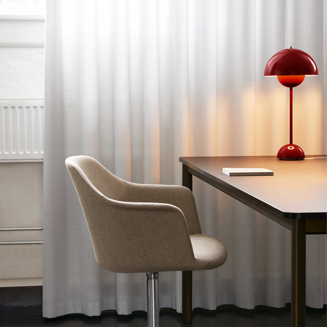 &tradition | flowerpot VP3 table lamp | vermilion red