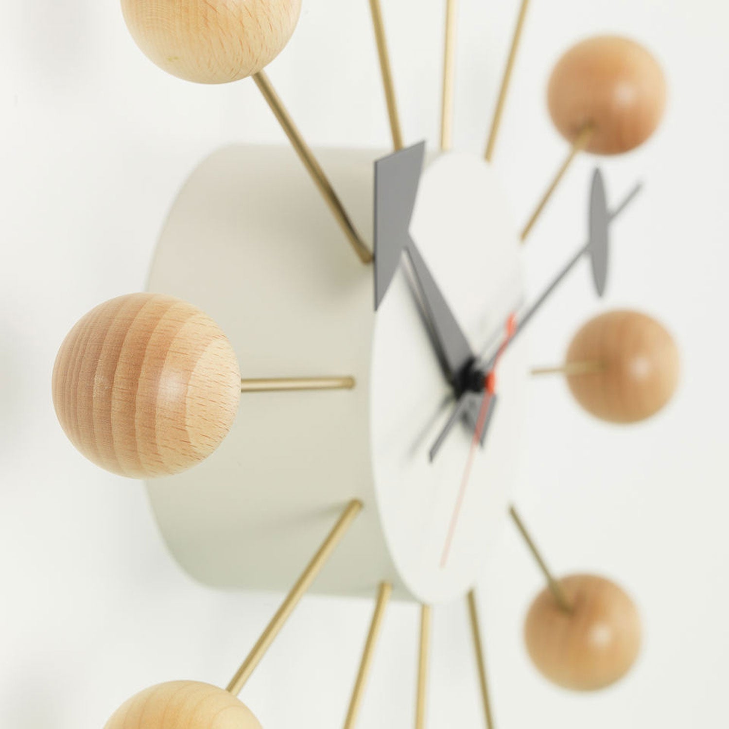 vitra | george nelson ball clock | natural beech – top3 by design