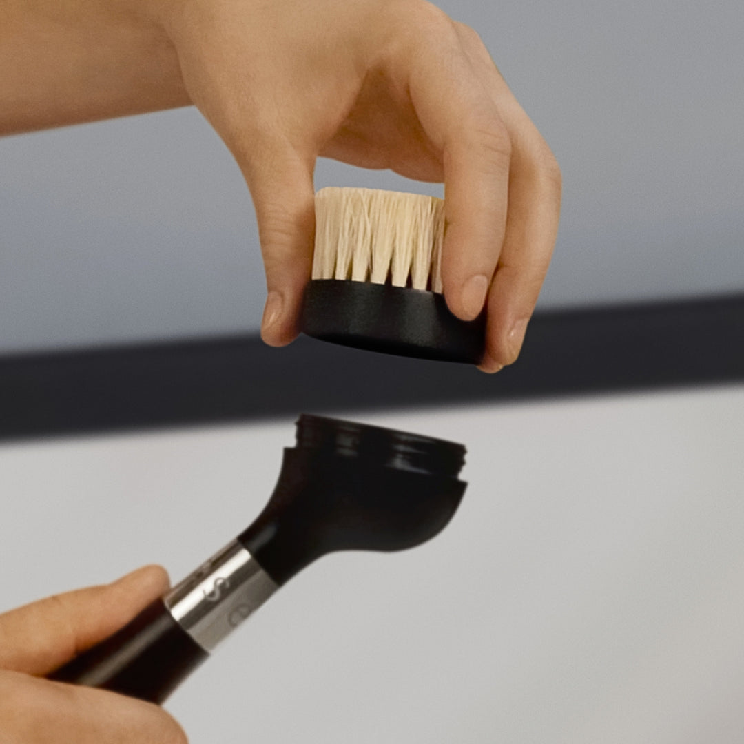 yeseco | one brush V2 | suction stand | black
