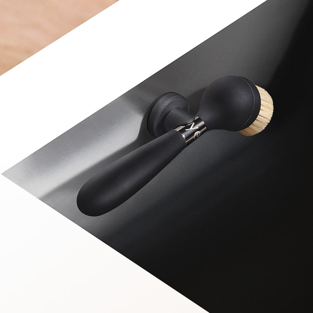 yeseco | one brush V2 | suction stand | black