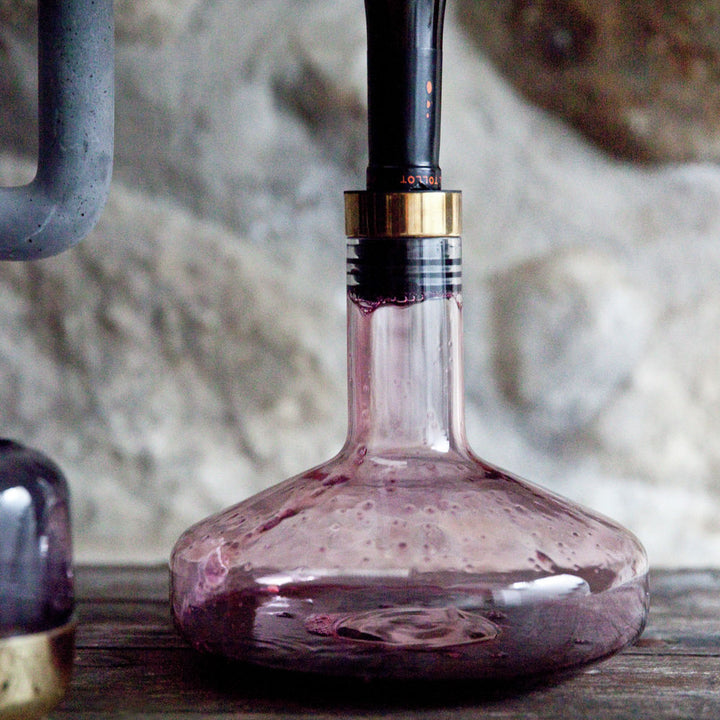 audo copenhagen (menu) | wine breather carafe deluxe | clear + brass