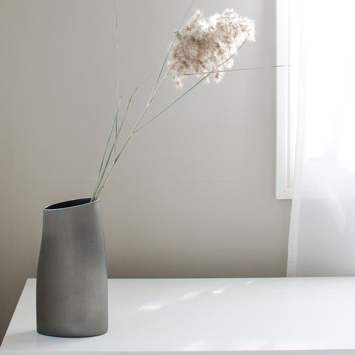 fink | vase | charcoal (winter) medium
