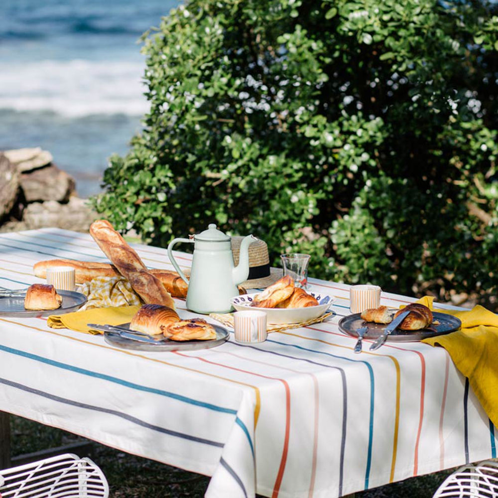 basil bangs | tablecloth | daydream - LC