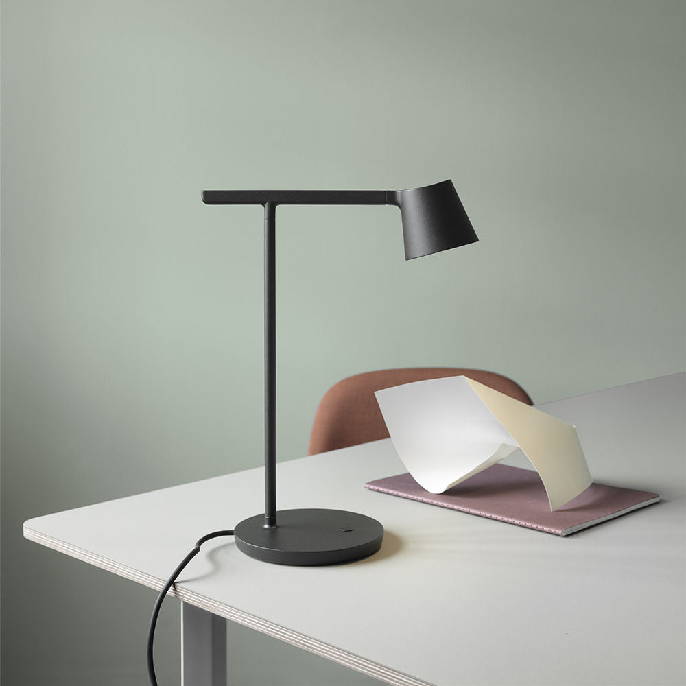 muuto | tip table lamp | black