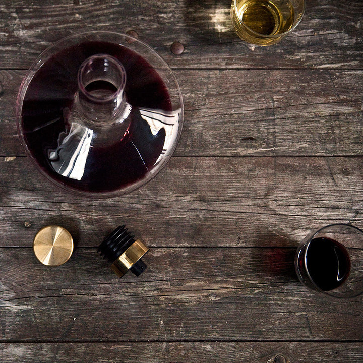 audo copenhagen (menu) | wine breather carafe deluxe | clear + brass