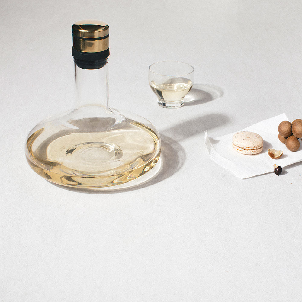 audo copenhagen (menu) | wine breather carafe deluxe | clear + brass