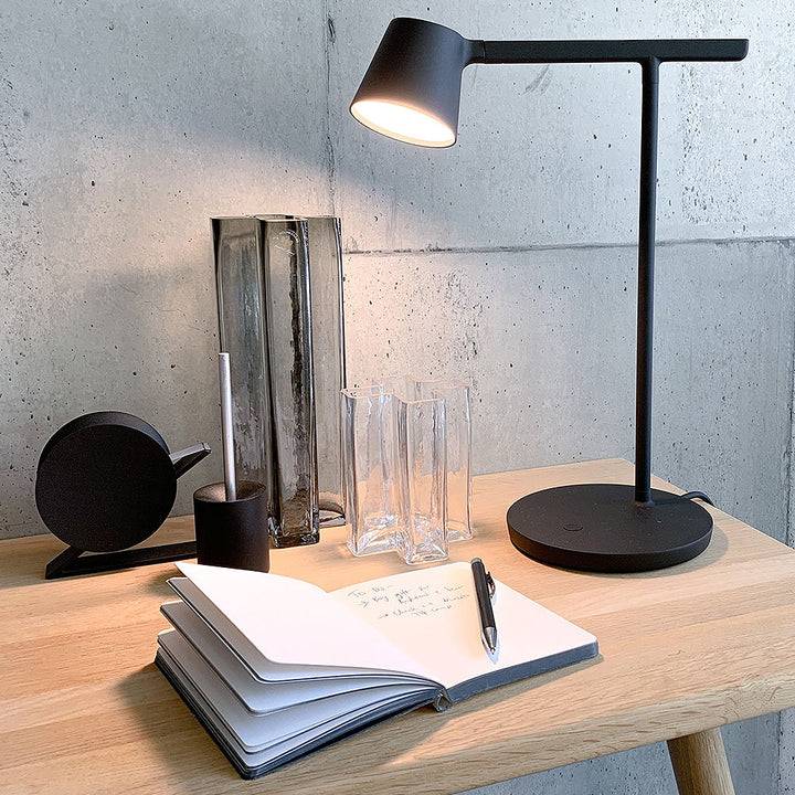 muuto | tip table lamp | black