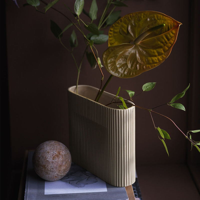muuto | ridge vase | beige 16.5cm