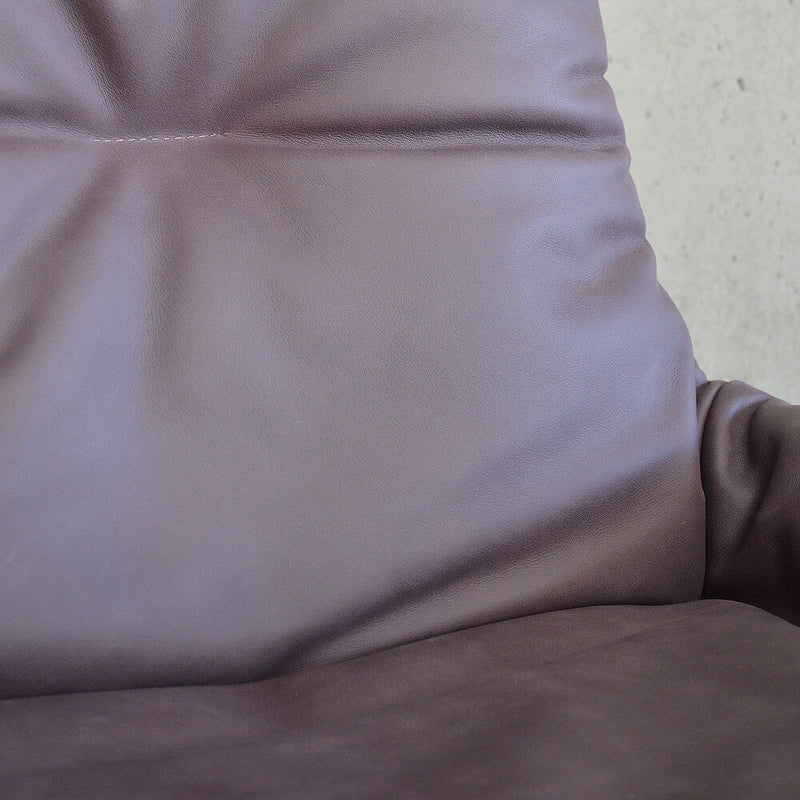 freifrau | leya armchair low | wire frame | muscat prune leather