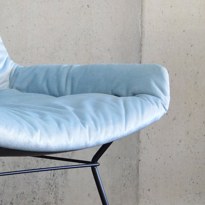 freifrau | leya armchair low | wire frame | avalon 0045 + sahara plaza leather