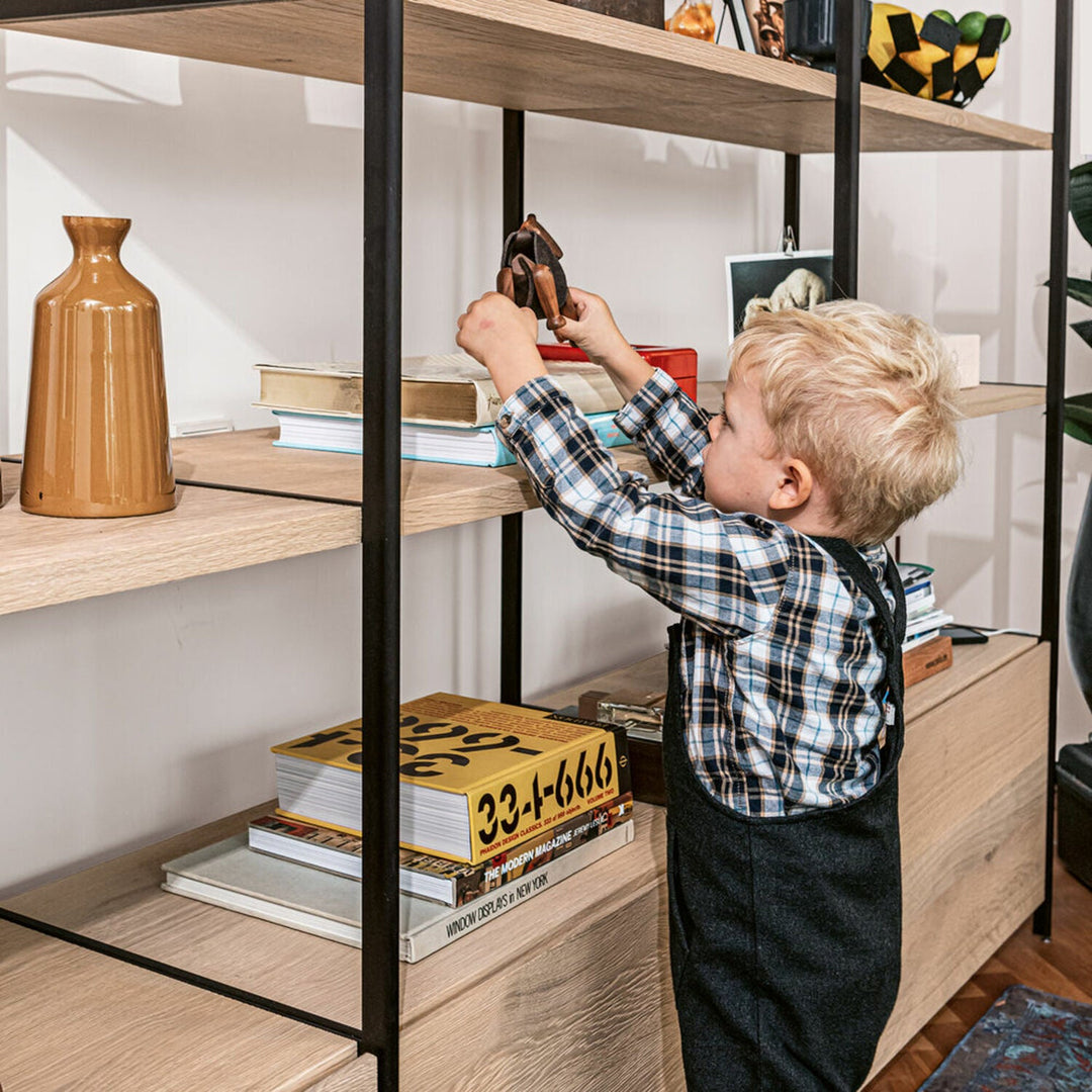 janua | bc 06 room 68 shelving system | 4x5 grid oak + black