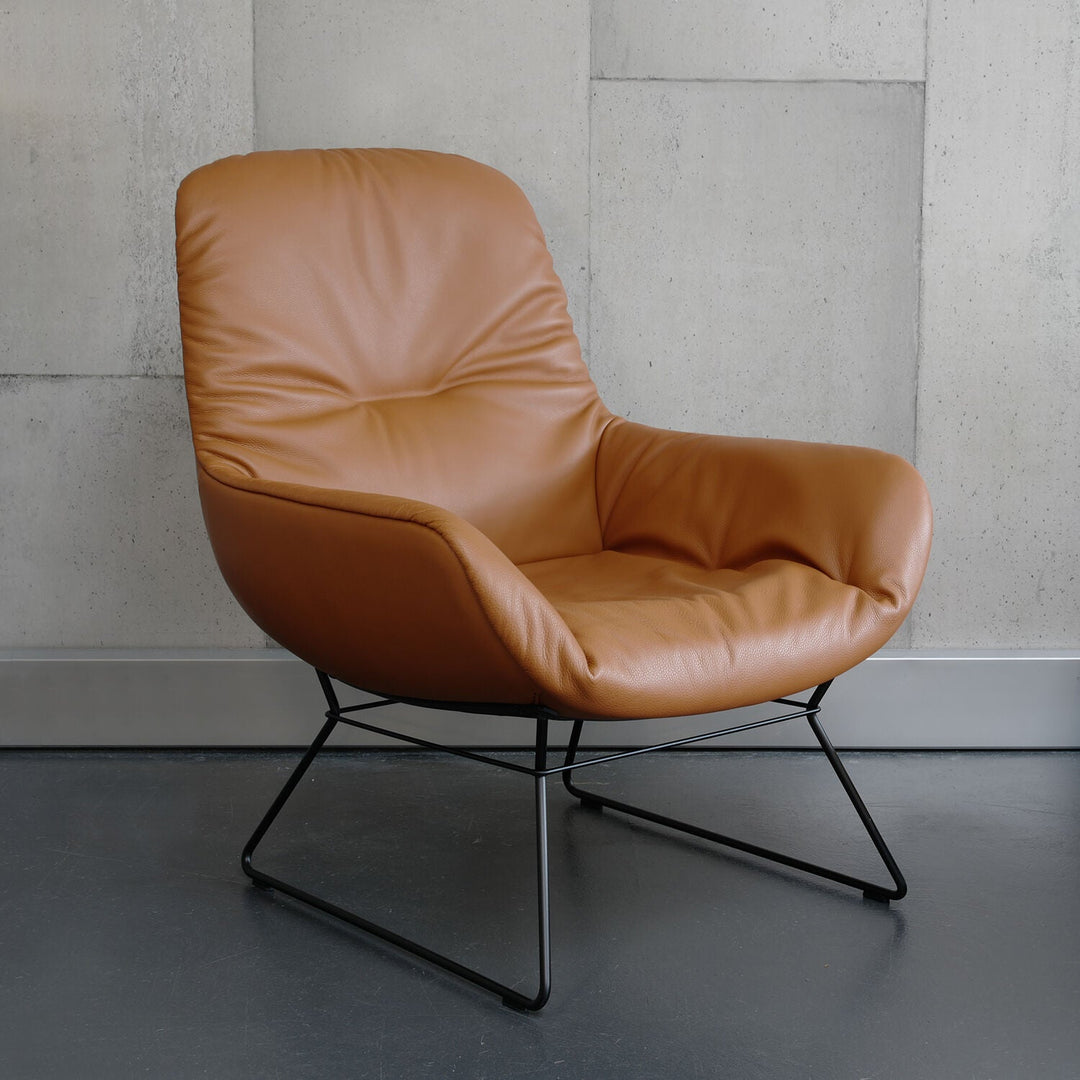 freifrau | leya lounge chair | wire frame | cairo cognac leather