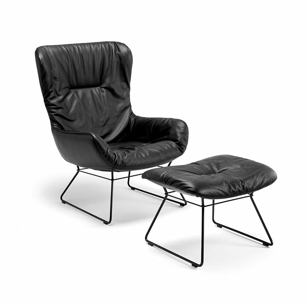 freifrau | leya wingback chair | wire frame | orient ebony (black) leather
