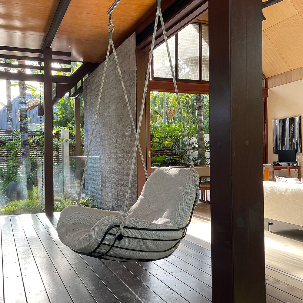 freifrau | leyasol outdoor lounge swing seat | lopi ash + black frame