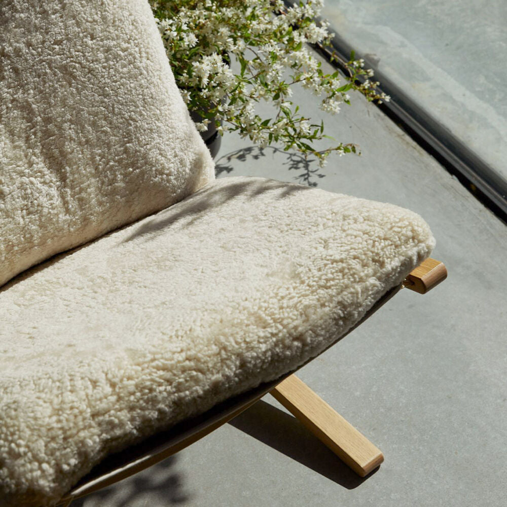 hjelle | siesta ovis 302 OV chair | low back | oak + sheepskin moonlight