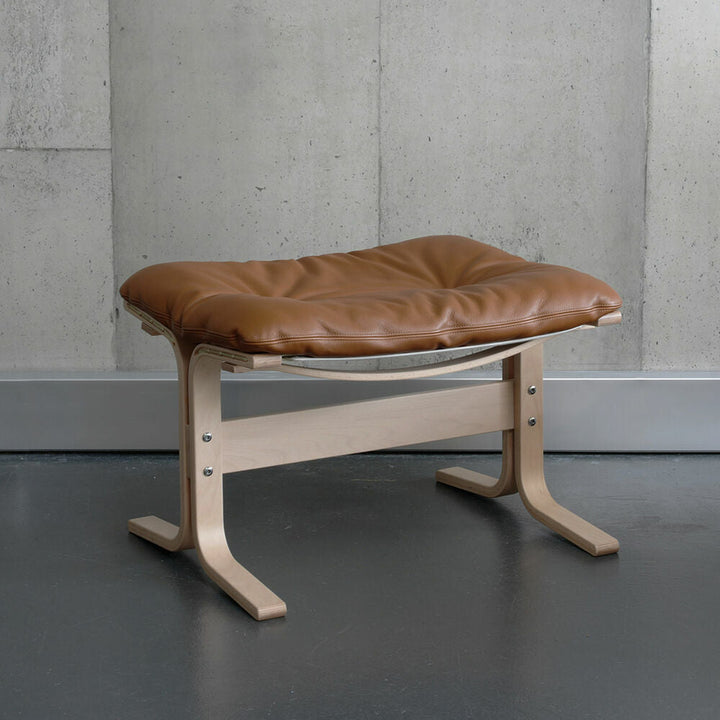 hjelle | siesta classic 304 footstool | oak + rustical tan leather