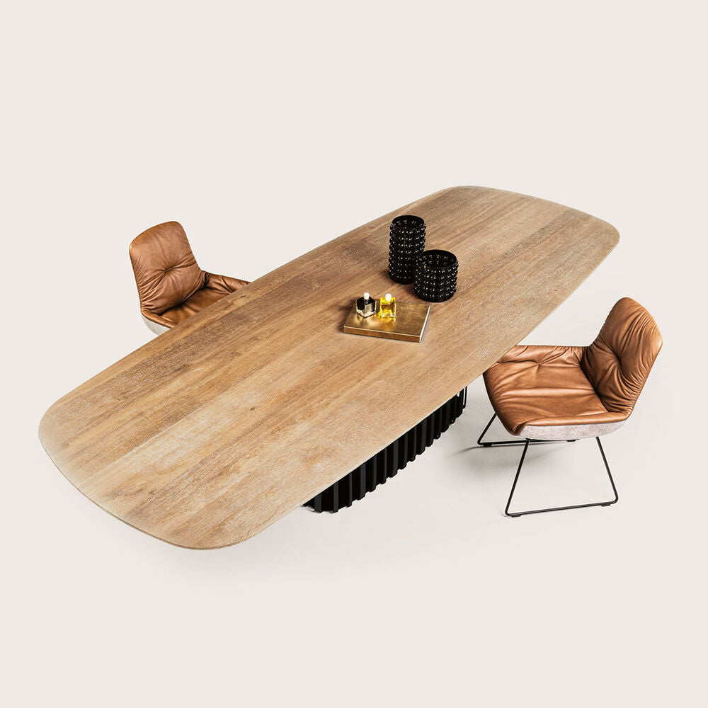 janua | bc 07 basket table boat shape | natural oak + black base 220x110cm