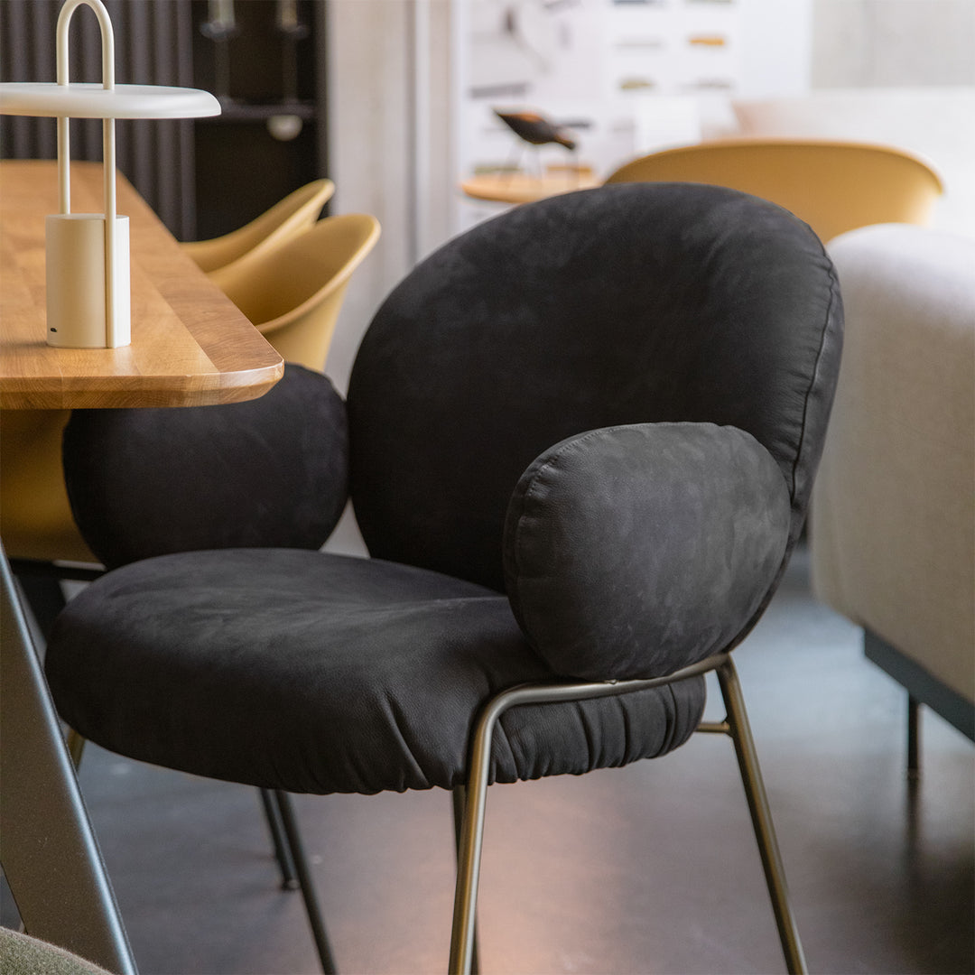 freifrau | nana armchair | cayenne ebony (black) leather + steel bronze glaze frame