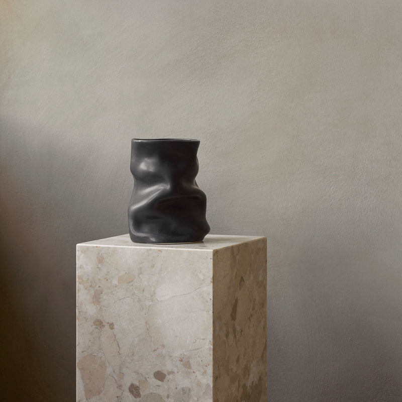 audo copenhagen (menu) | collapse vase | black 20cm