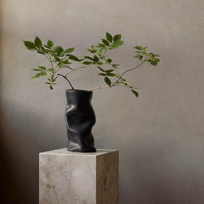 audo copenhagen (menu) | collapse vase | black 30cm