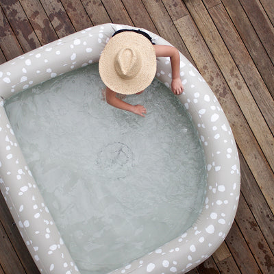 &sunday | paddling pool arch | bubbles - seasonal