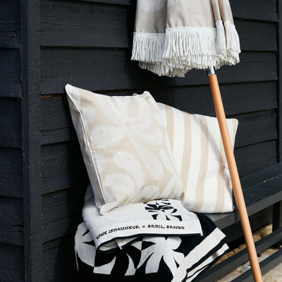 basil bangs | cushion 50cm | flowers by kane lehanneur - 3DC
