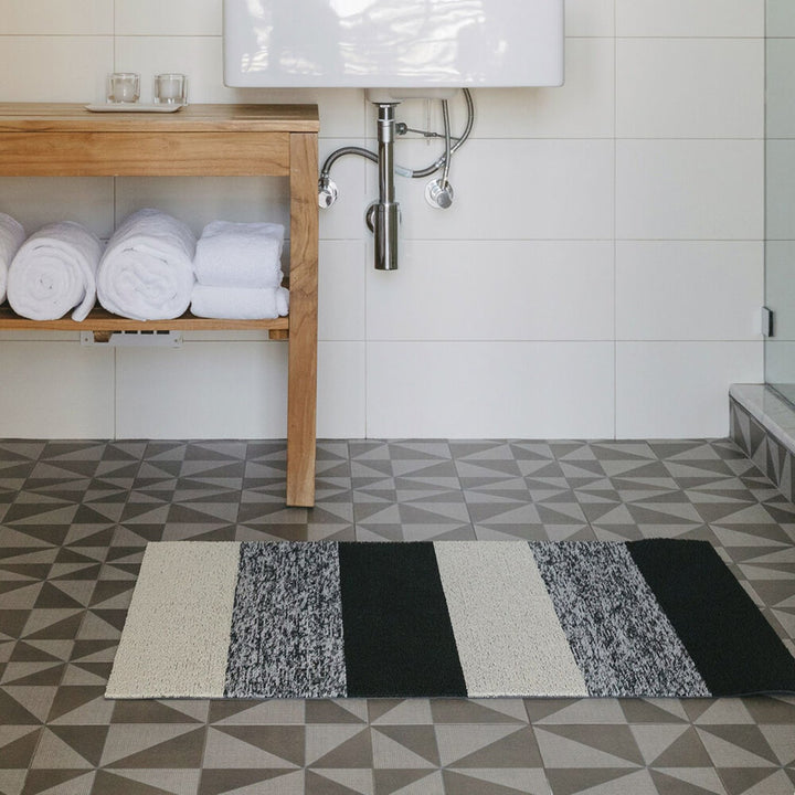 chilewich | utility doormat 61x91cm (24x36") | marbled stripe salt + pepper