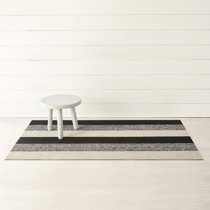 chilewich | big mat 91x152cm (36x60") | marbled stripe salt + pepper